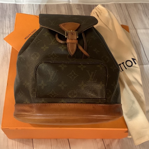 🤎🧡AUTHENTIC LUIS VUITTON MONOGRAM CANVAS MONTSOURIS MM BACKPACK 🎒 - Picture 4 of 15